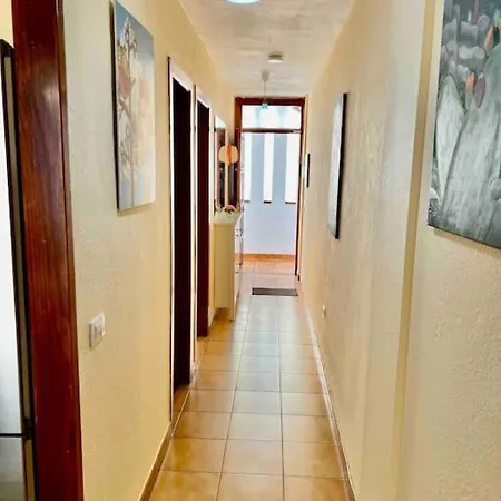 Cristianos, Walking To Beach, High Speed Wifi 洛斯克里斯蒂亚诺斯