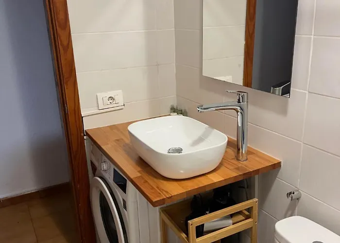 Cristianos, Walking To Beach, High Speed Wifi Apartment Los Cristianos (Tenerife)