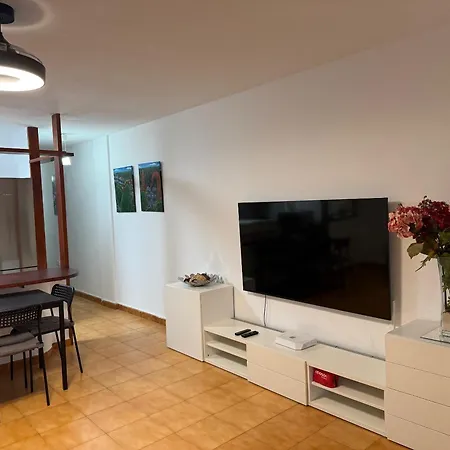 Cristianos, Walking To Beach, High Speed Wifi Лос Кристианос